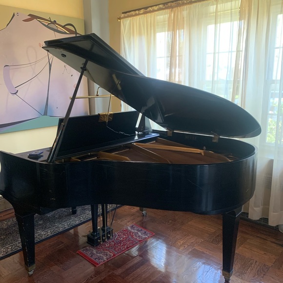 Piano - Picture 2 of 4